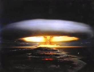 Cette photo a été prise lors des essais nucléaires français du 3 juillet 1970, nom de code ''Licorne'' à Mururoa en Polynésie française