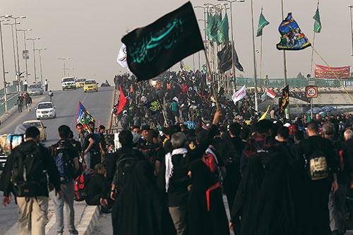 Des millions d'Iraniens qui, chaque année, se dirigent vers les frontières irakiennes pour participer à la marche d'Arbaïn.